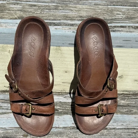 Ecco Women's Dark Brown Leather Sandals Slides size 8 39 distressed flip flops - Picture 6 of 14